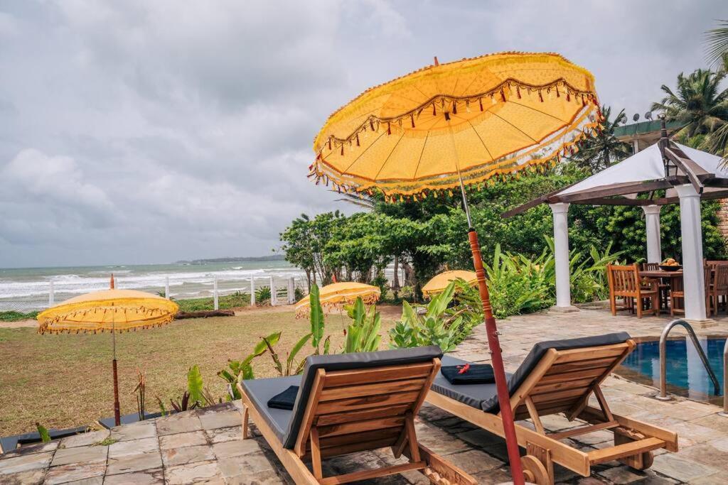 Santi Beach House With Pool & Beach ウェリガマ エクステリア 写真
