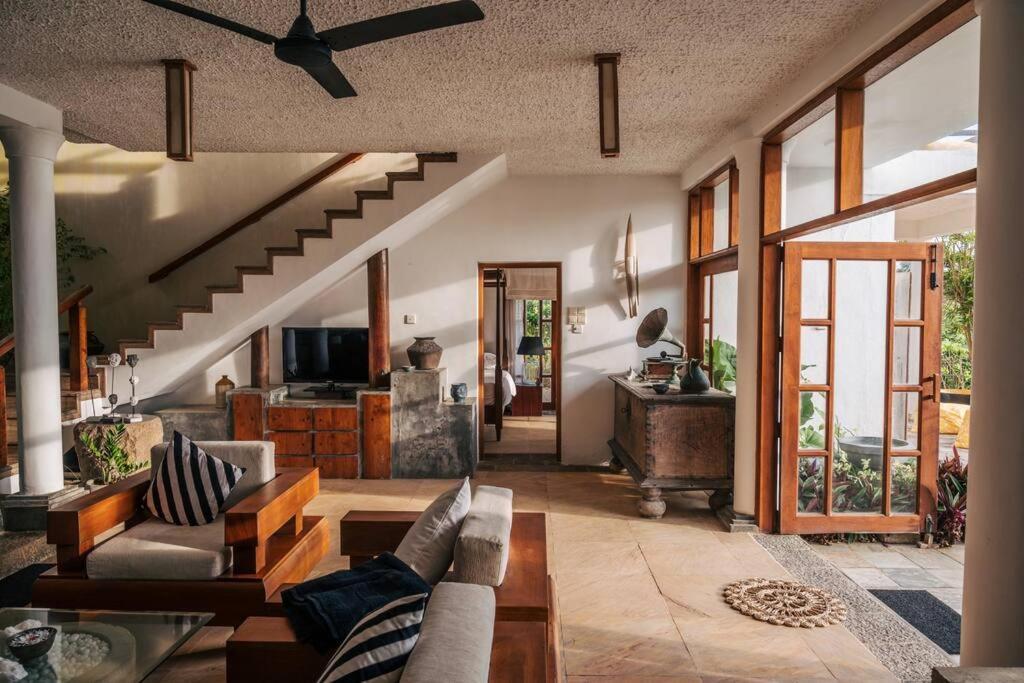 Santi Beach House With Pool & Beach ウェリガマ エクステリア 写真