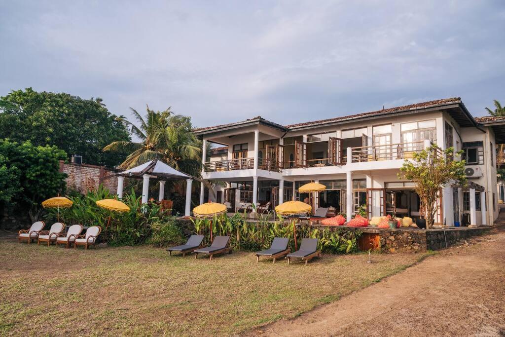 Santi Beach House With Pool & Beach ウェリガマ エクステリア 写真