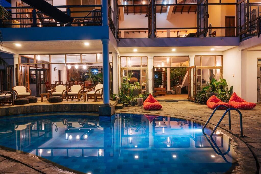 Santi Beach House With Pool & Beach ウェリガマ エクステリア 写真