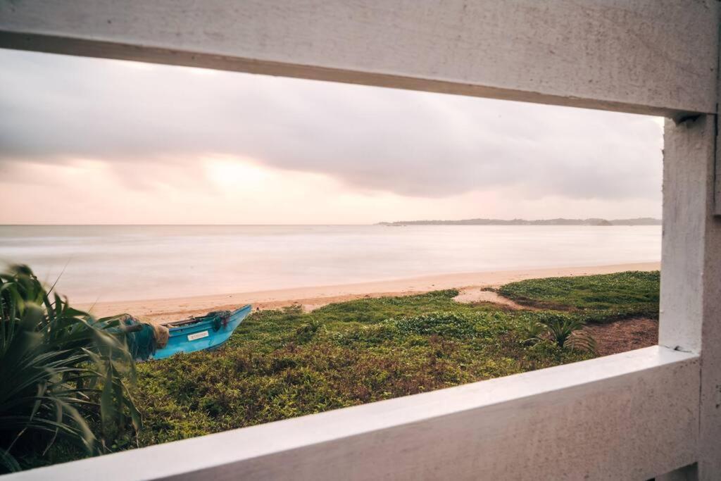 Santi Beach House With Pool & Beach ウェリガマ エクステリア 写真