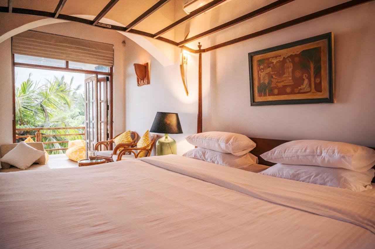Santi Beach House With Pool & Beach ウェリガマ エクステリア 写真