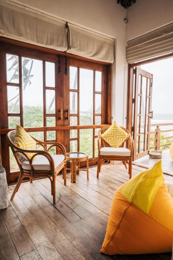 Santi Beach House With Pool & Beach ウェリガマ エクステリア 写真