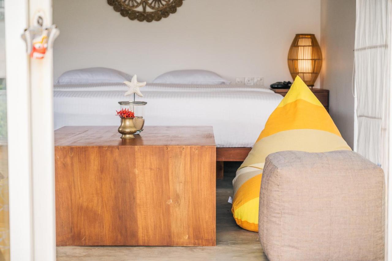 Santi Beach House With Pool & Beach ウェリガマ エクステリア 写真