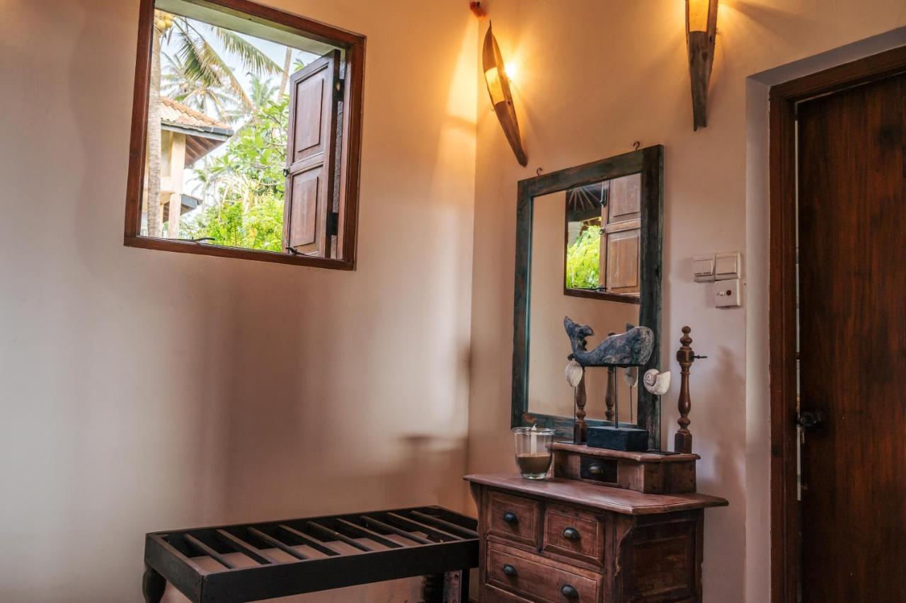 Santi Beach House With Pool & Beach ウェリガマ エクステリア 写真