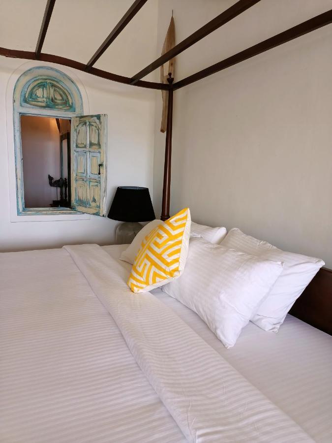 Santi Beach House With Pool & Beach ウェリガマ エクステリア 写真