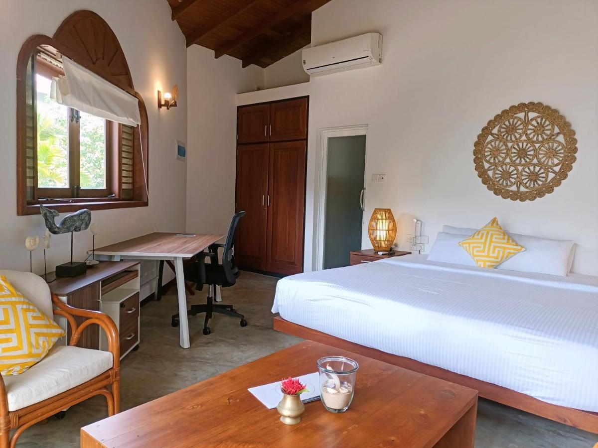 Santi Beach House With Pool & Beach ウェリガマ エクステリア 写真
