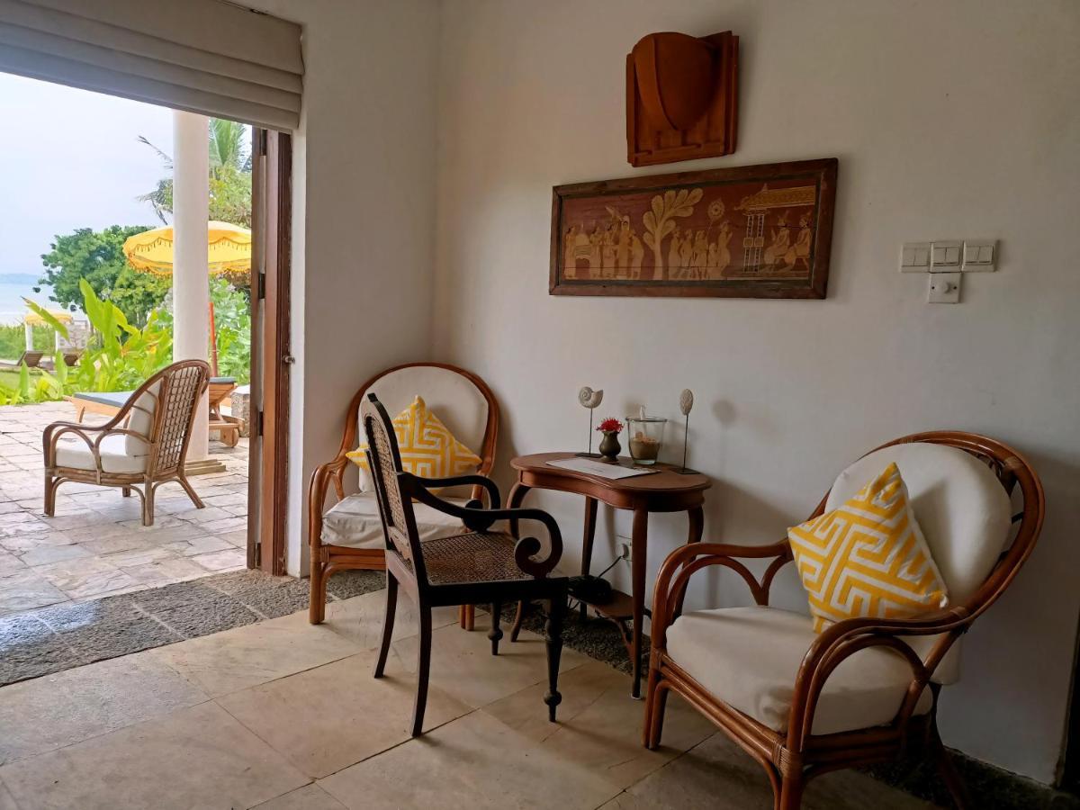 Santi Beach House With Pool & Beach ウェリガマ エクステリア 写真