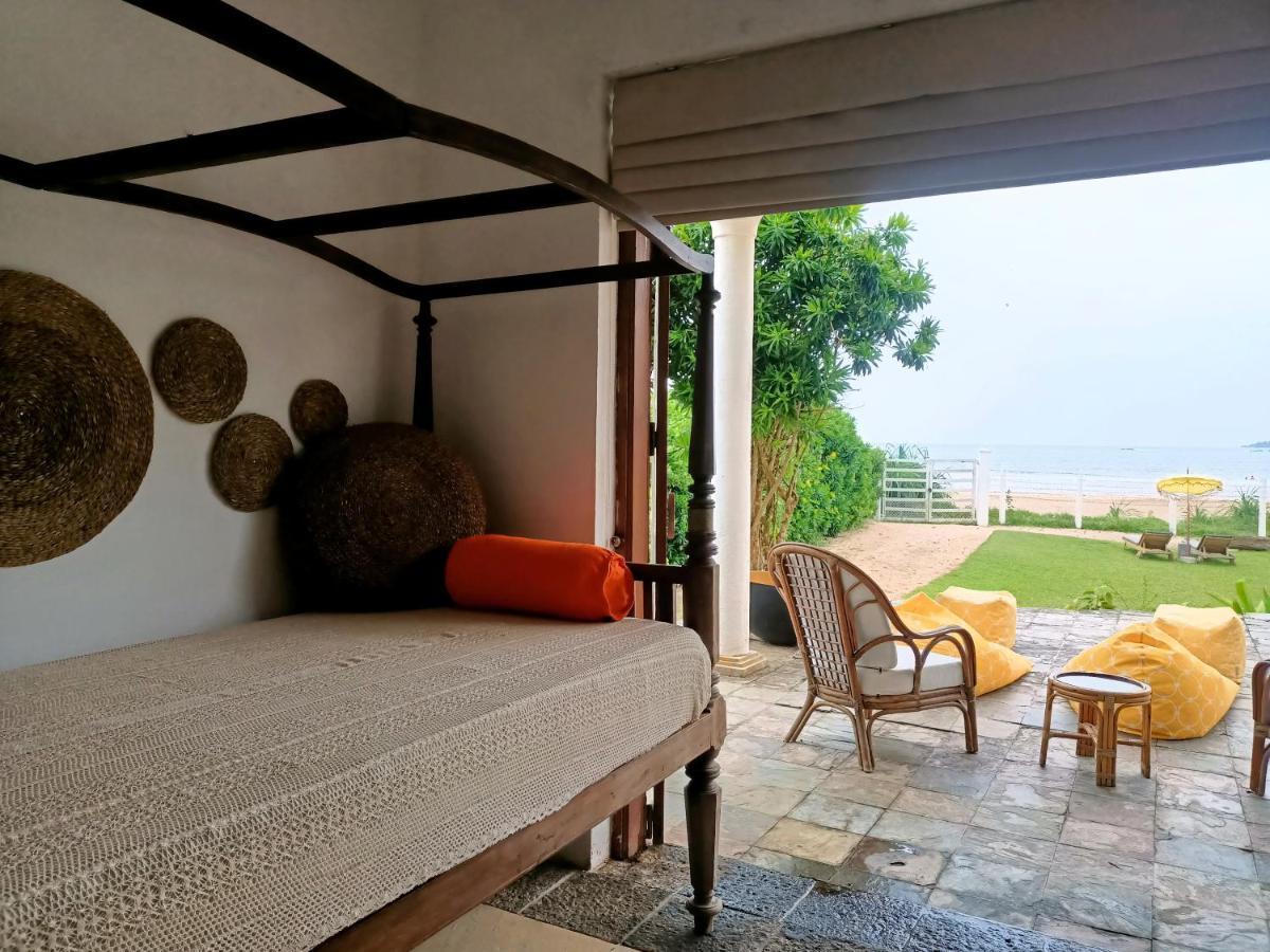 Santi Beach House With Pool & Beach ウェリガマ エクステリア 写真